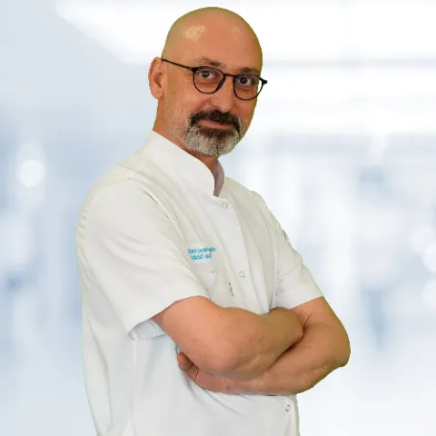 Dr. Namık Kemal Akburak