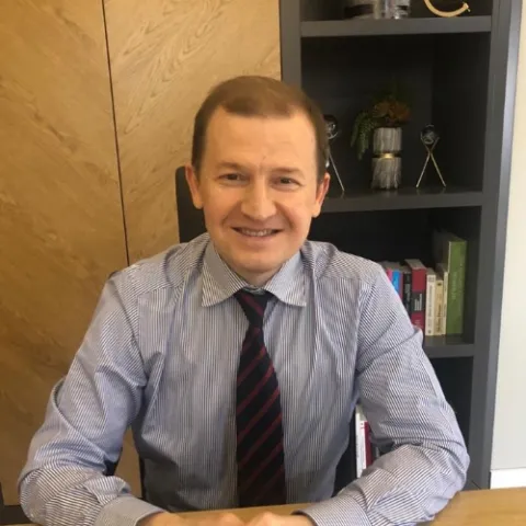 Uzm. Dr. Mesut Özel